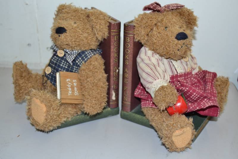 lot 17 image: Bear Book Ends
