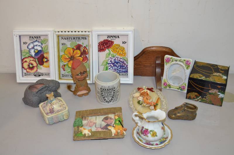 lot 23 image: Lefton, ENESCO, Home Decor