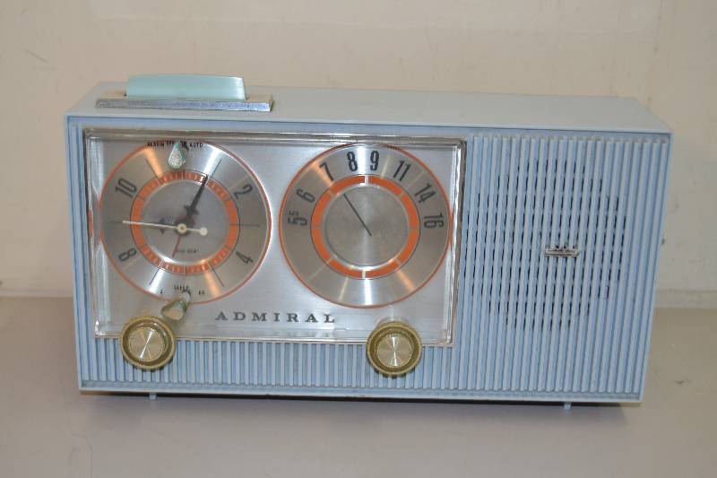 lot 25 image: Admiral Vintage Radio