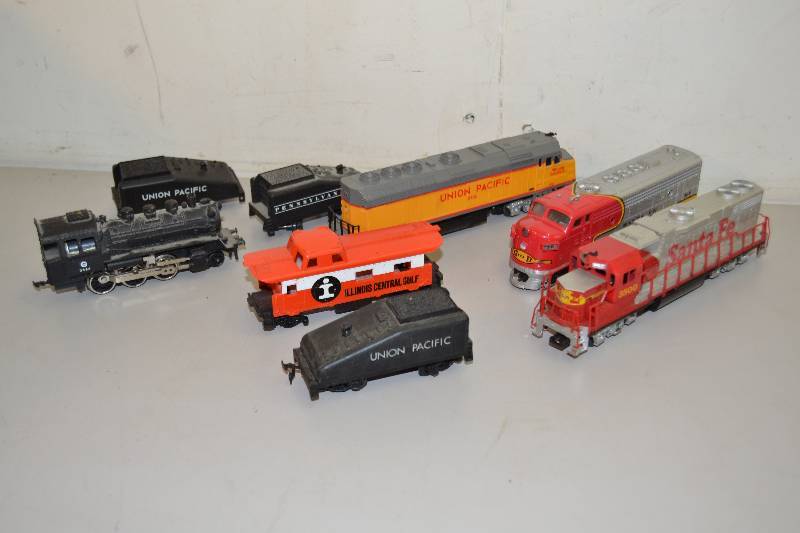 lot 34 image: Train Engines and Cars