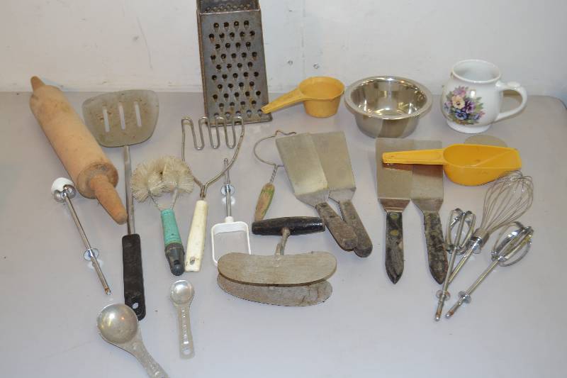 lot 59 image: Kitchen Utensils