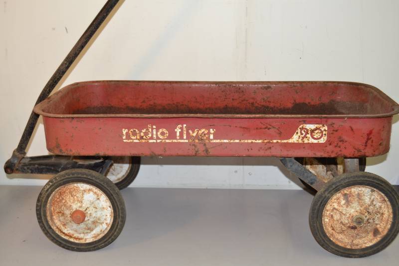 lot 75 image: Radio Flyer Wagon