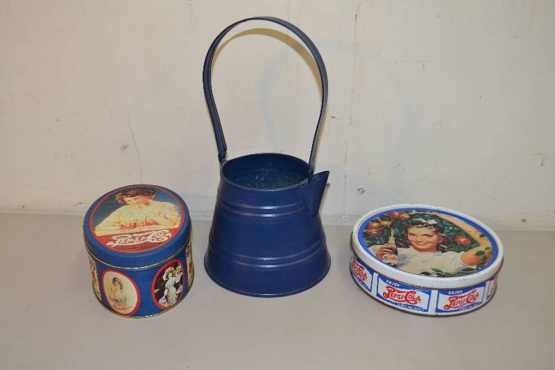 lot 76 image: Vintage Pepsi Tins