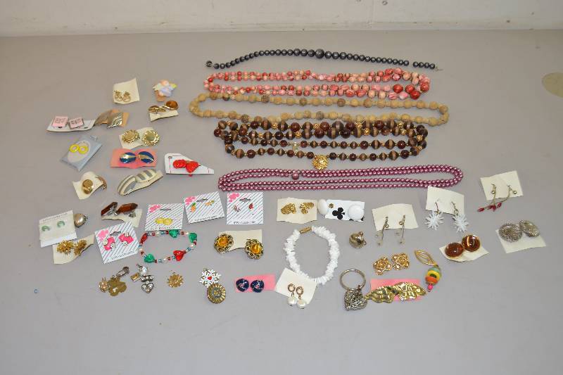 lot 90 image: Necklaces, Earrings, Bracelets