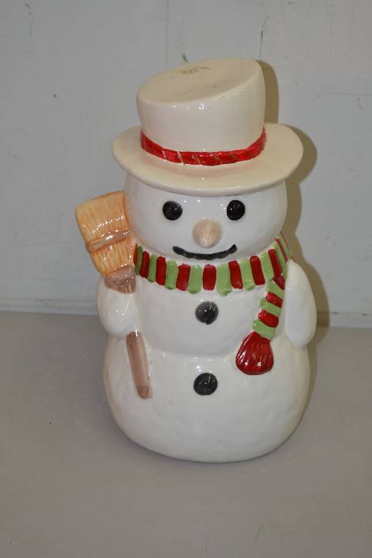lot 101 image: Snowman Cookie Jar