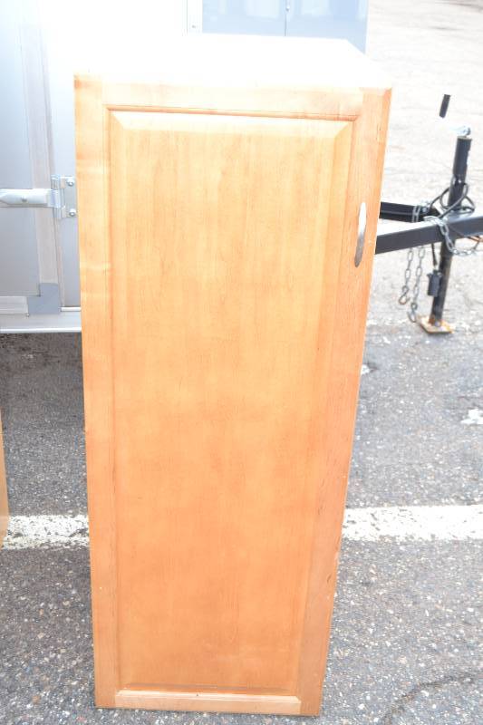 lot 104 image: Kitchen Cabinet