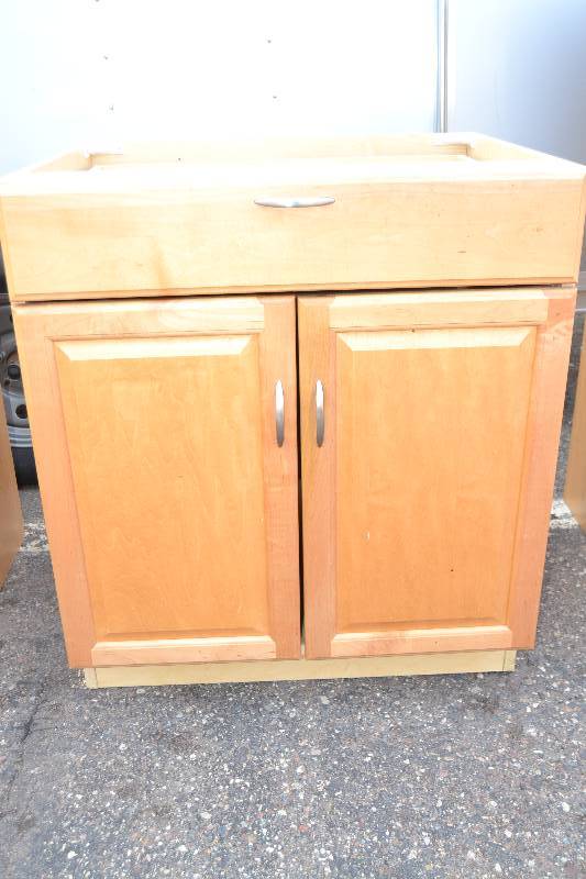lot 107 image: Kitchen Cabinet