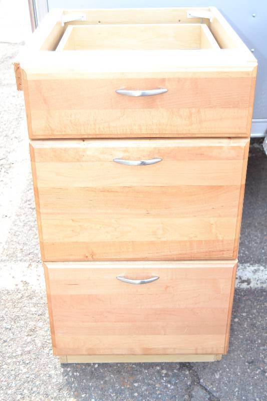lot 109 image: Kitchen Drawer Cabinet