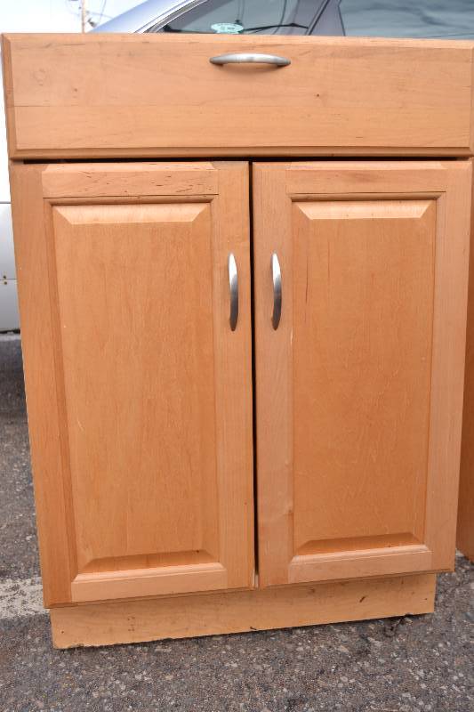 lot 114 image: Kitchen Bottom Cabinet