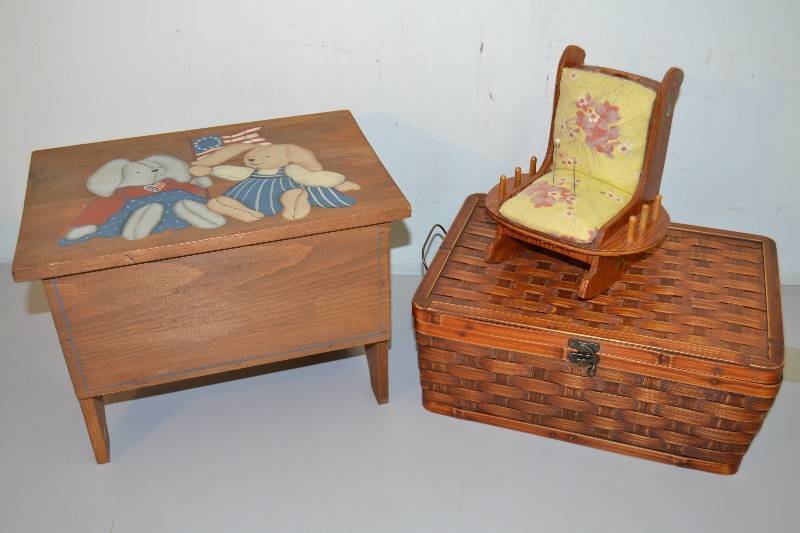 lot 116 image: Sewing Items, Home Decor