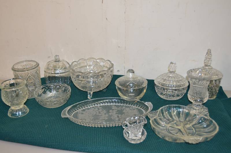 lot 117 image: Glassware