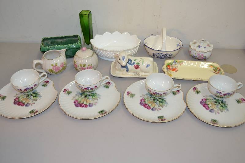lot 120 image: Collectible Dishware