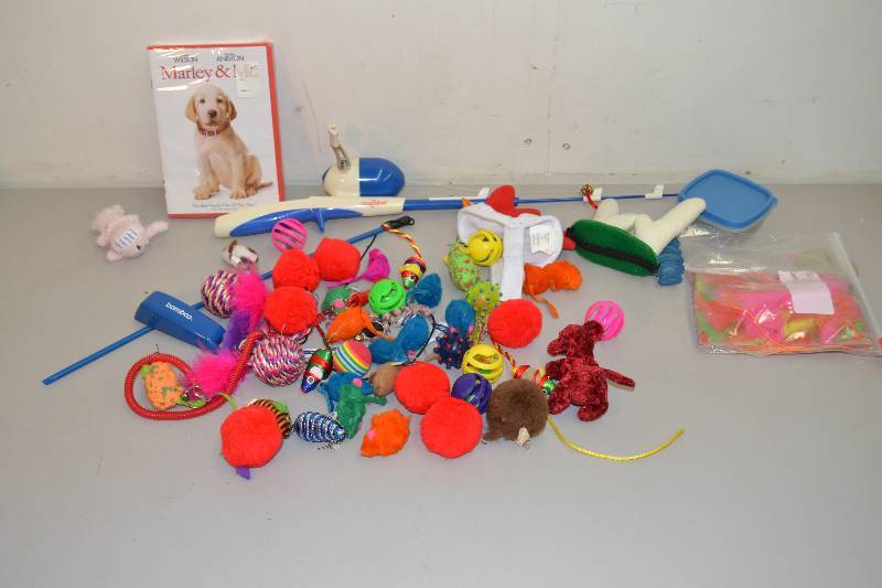 lot 139 image: Pet Toys