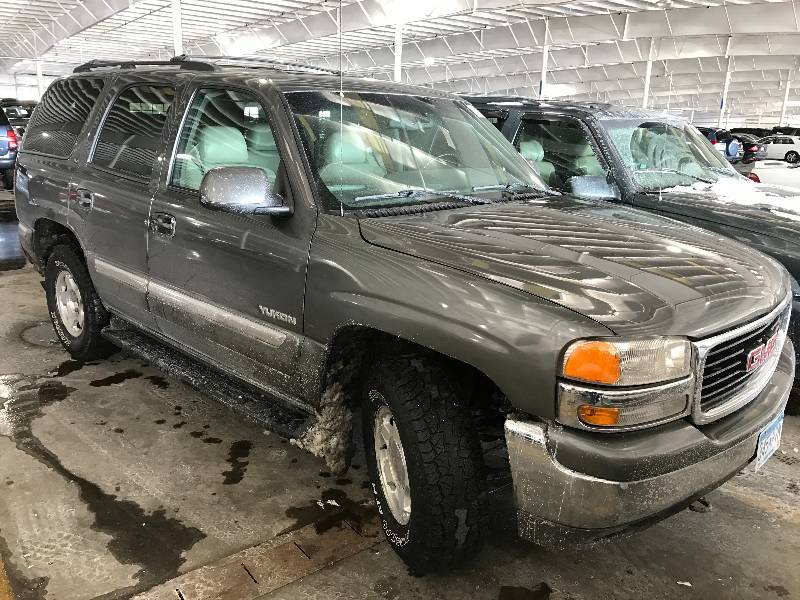 lot 8 image: 2001 GMC Yukon SLT 4x4