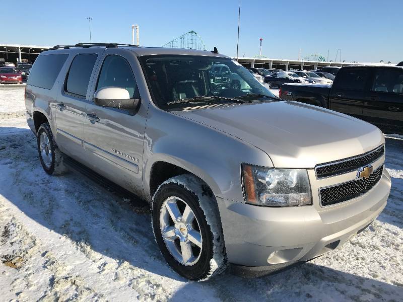 lot 13 image: 2007 Chevrolet Suburban LT 4x4