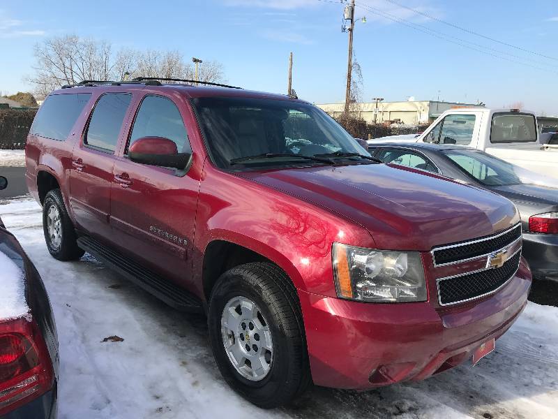 lot 28 image: 2007 Chevrolet Suburban LT 4x4