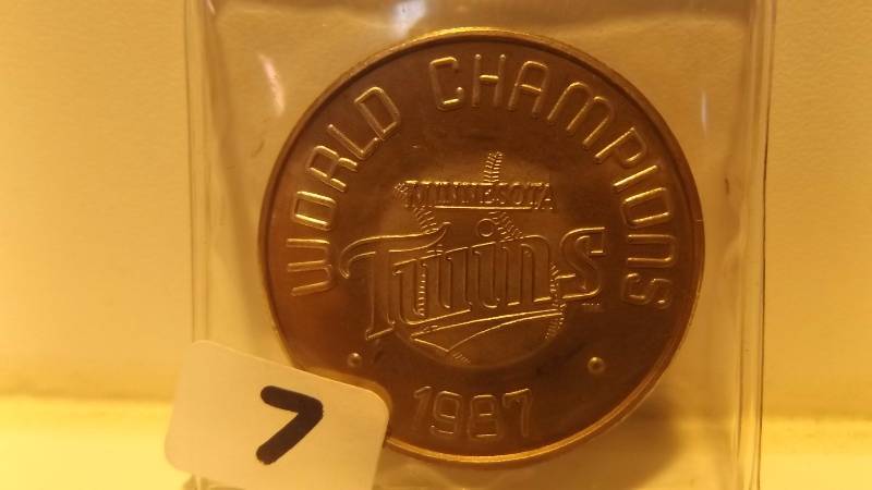 ������ 1 oz .999 Silver MN Twins 1987 Metrodome Round