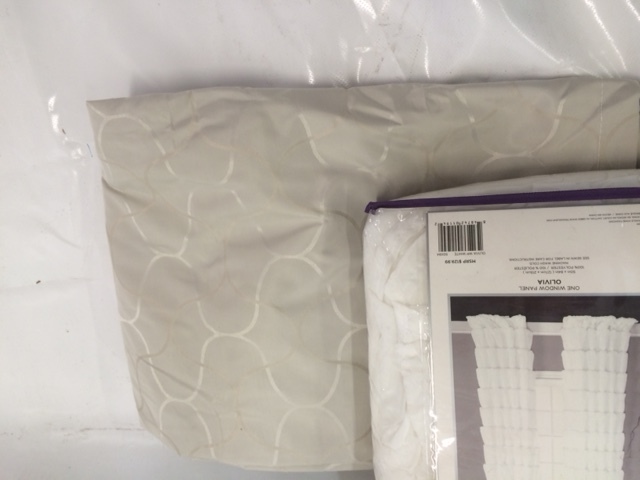 lot 19 image: Window Panels x3 pieces