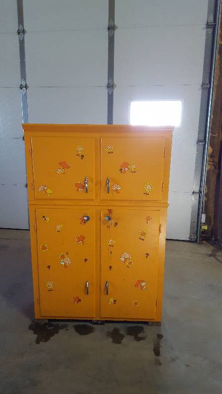lot 11 image: Cabinet - USed