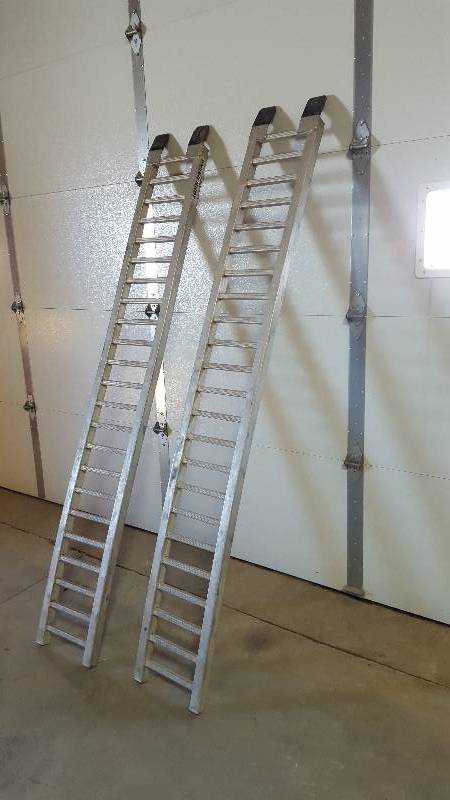 lot 12 image: 7   John Deere 4 Wheeler Ramps - Used