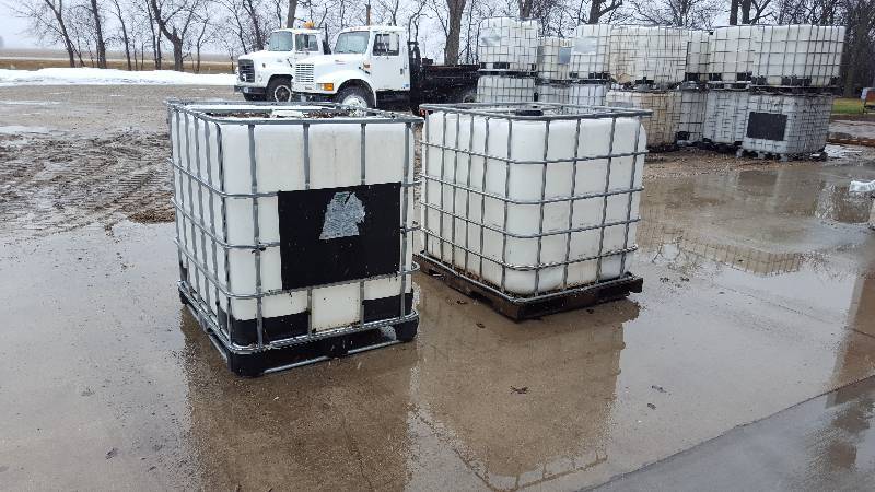 lot 20 image: 2 Used Empty 250 gallon Shuttle