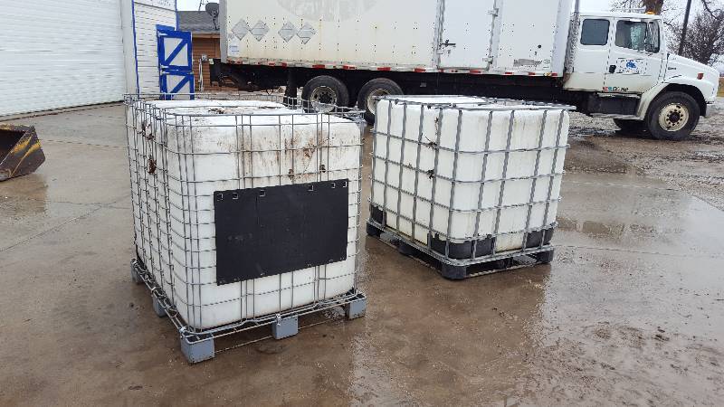 lot 25 image: 2 Used Empty 250 gallon Shuttle