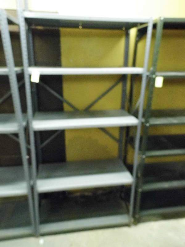 lot 3 image: Metal Shelf