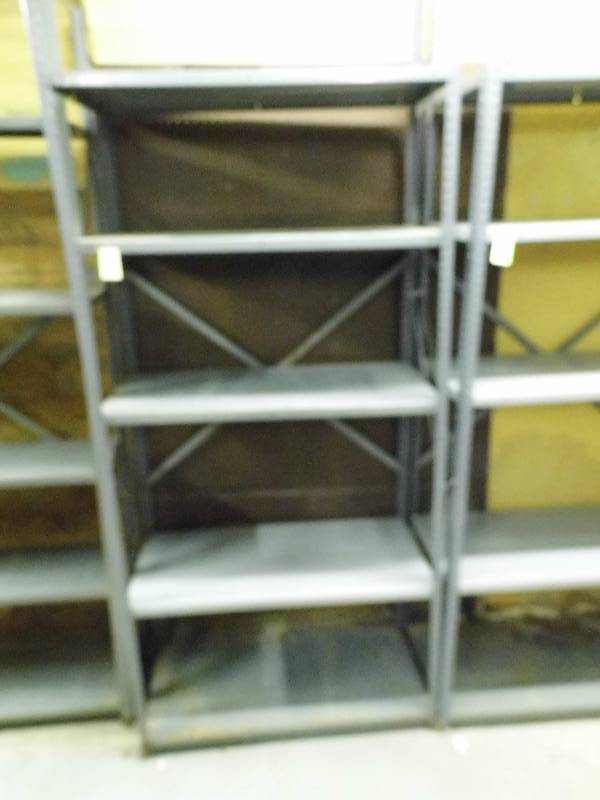 lot 4 image: Metal Shelf