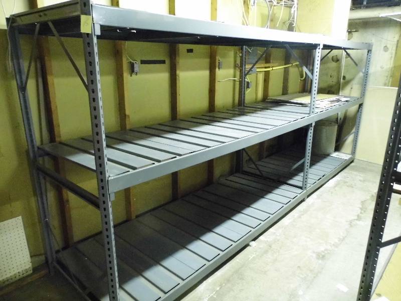 lot 15 image: Metal Shelf