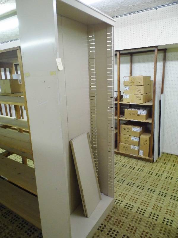 lot 24 image: Metal Shelf