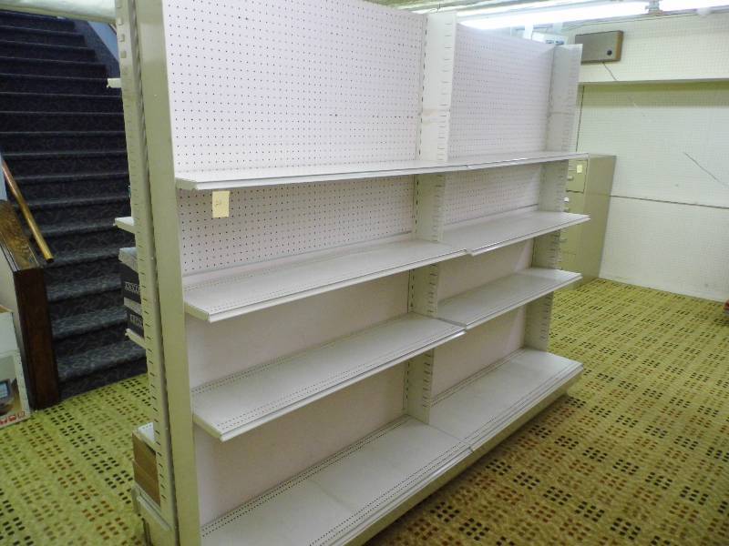 lot 26 image: Metal Shelf