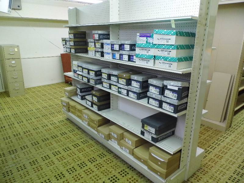lot 27 image: Metal Shelf
