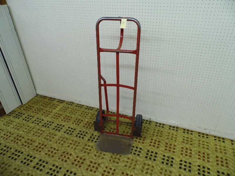 lot 28 image: 2 Wheel Dolly