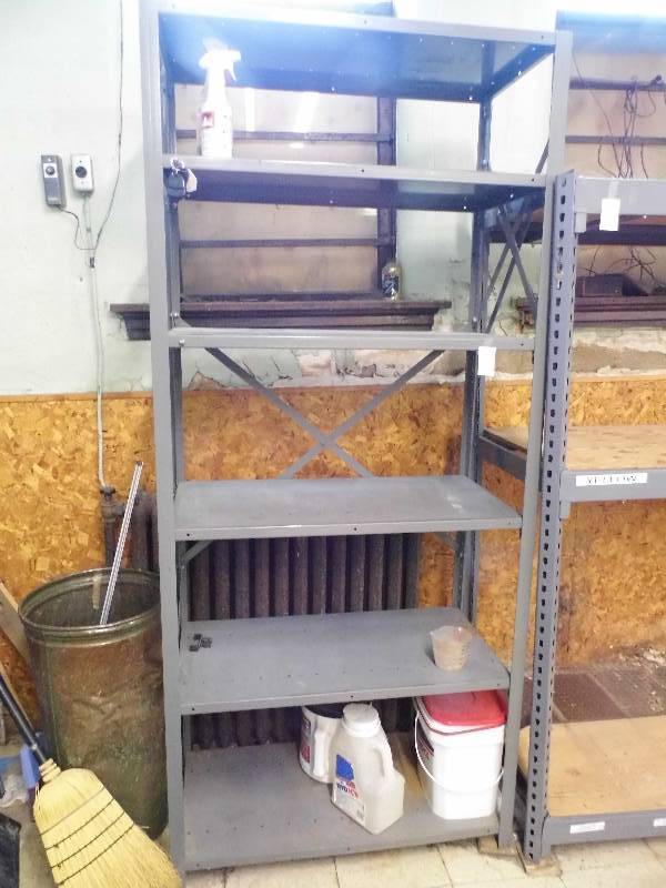 lot 32 image: Metal Shelf
