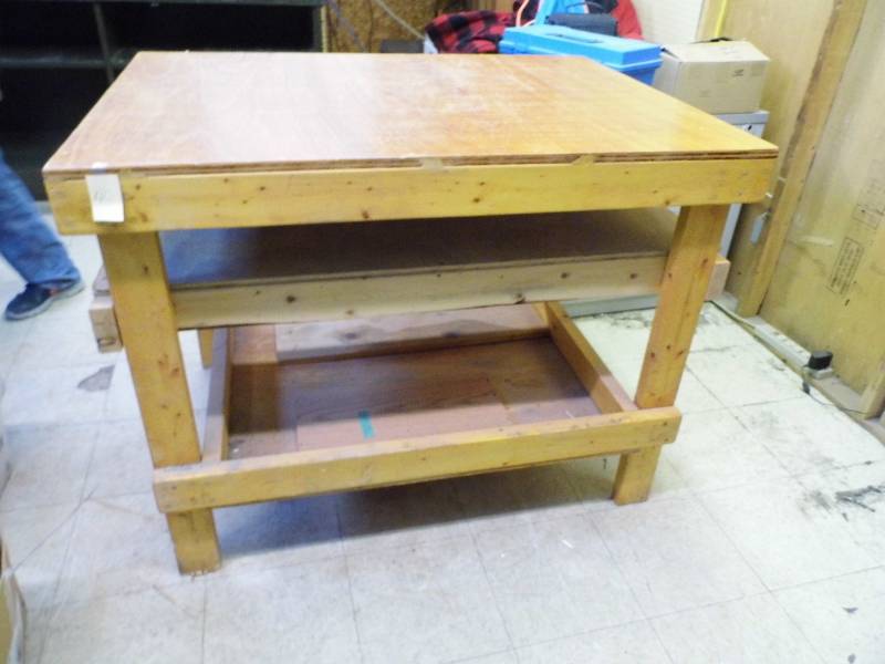 lot 40 image: Wood Table