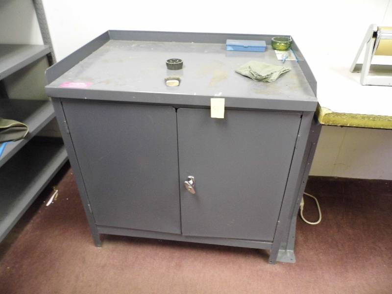lot 46 image: Metal Cabinet