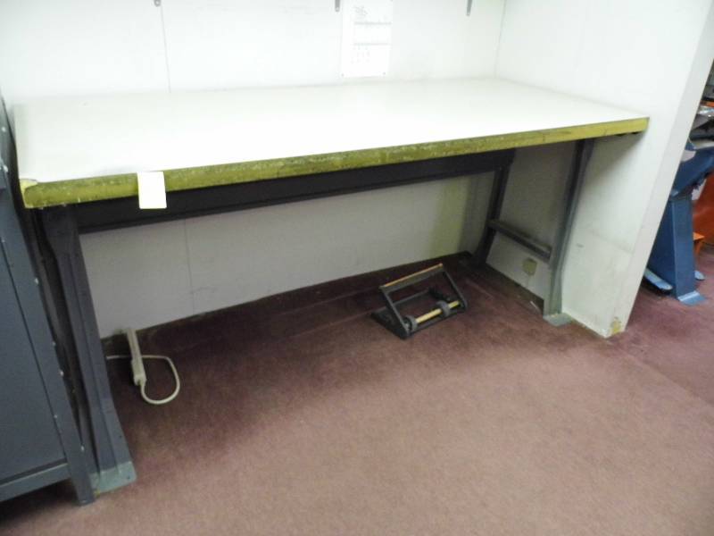 lot 48 image: Table w Metal Base