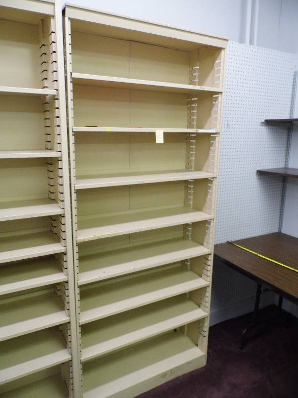 lot 51 image: Metal Shelf