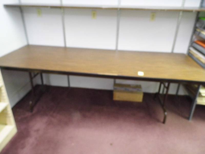 lot 52 image: 8 Table