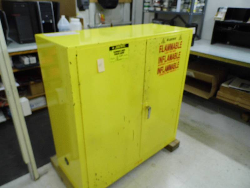 lot 58 image: Flammable Liquid Cabinet