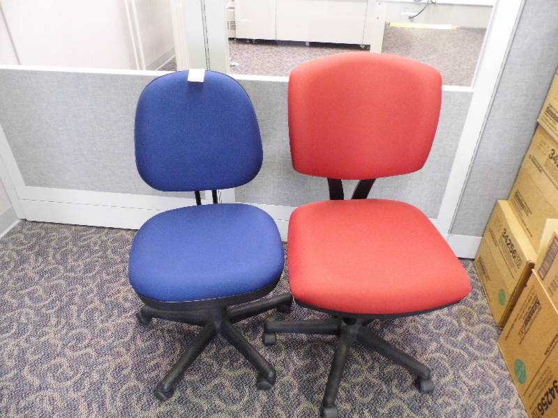 lot 70 image: 2 Chairs