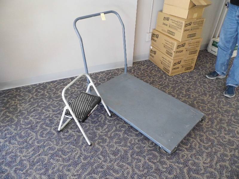 lot 72 image: Step Stool & 4 Wheel Cart