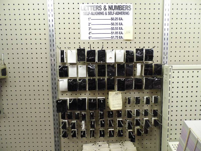 lot 106 image: Assorted Letters & Numbers