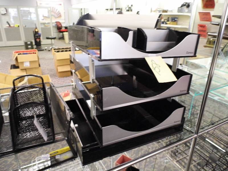 lot 158 image: Office Supplies