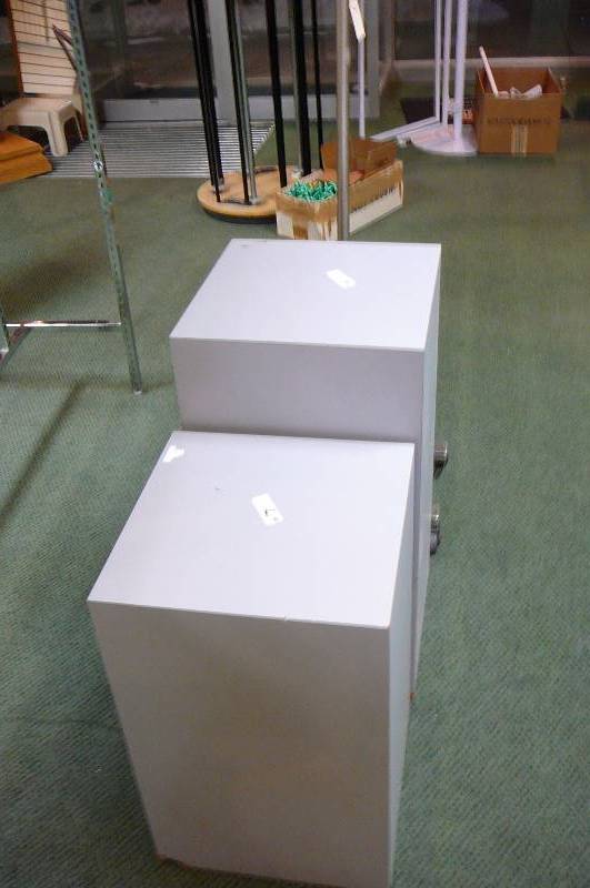 lot 7 image: Display Boxes