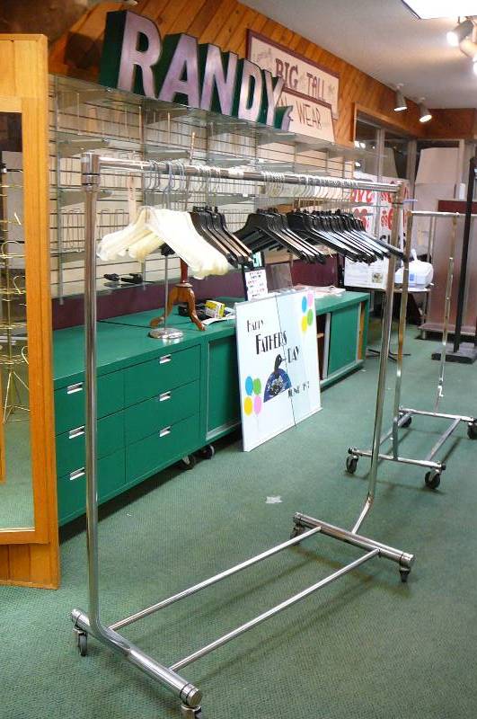 lot 9 image: Garment Rack with hangers
