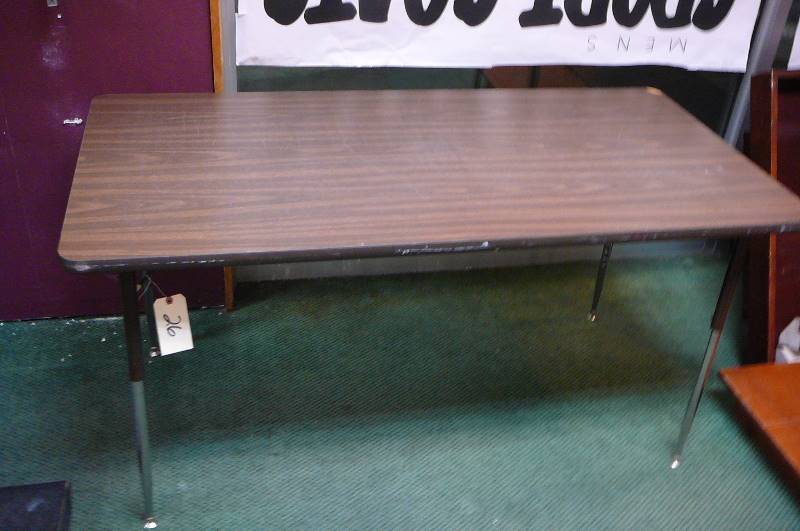 lot 26 image: Table