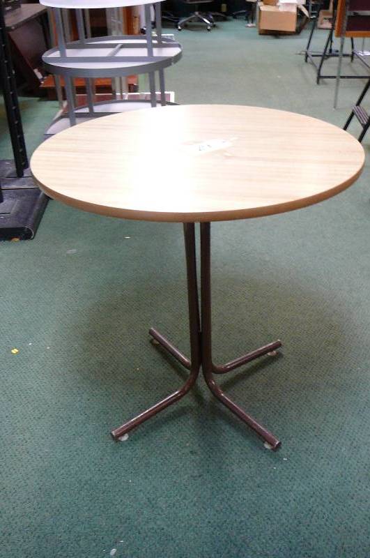 lot 29 image: Round Table