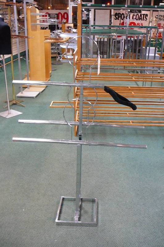 lot 37 image: Display Rack