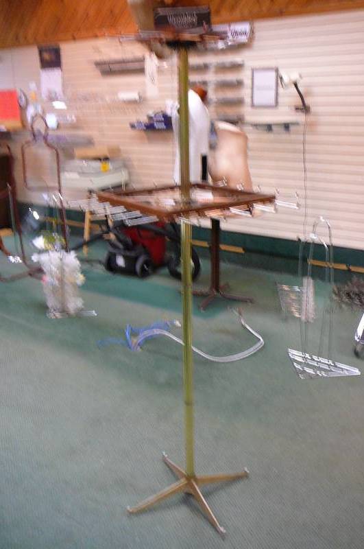 lot 39 image: Display Rack